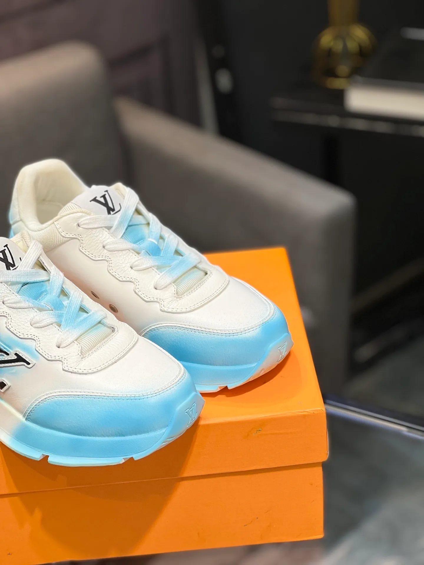 Men's shoes 💰760 LV | Louis Vuitton 2025𝐬𝐬 Spring and summer new styles, couples' models, men's models come out first. The counter focuses on the latest casual shoes. Hard goods are new🆕 ❥Purchase level! Full of high-end feel! A popular model among bloggers at home and abroad, it’s retro and fashionable and looks amazing on your feet! Wear a lot of happiness! Mainly recommended model on the official website★ ▪️Upper: Original custom-made imported calfskin fabric ▪️Inner lining: breathable gauze imported from Italy ▪️Outsole: rubber foam ➕tpu high-end outsole ▪️Shoe size: 36-44 (customized for 45 and 46)